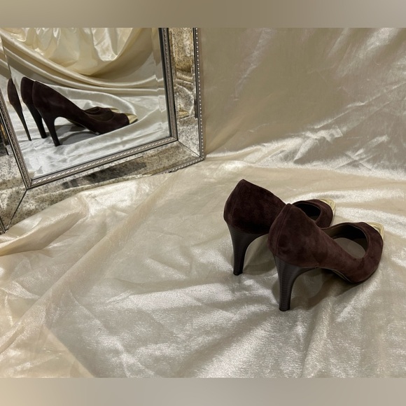 Velvet Mocha Heels with Gold Toe - Picture 5 of 6